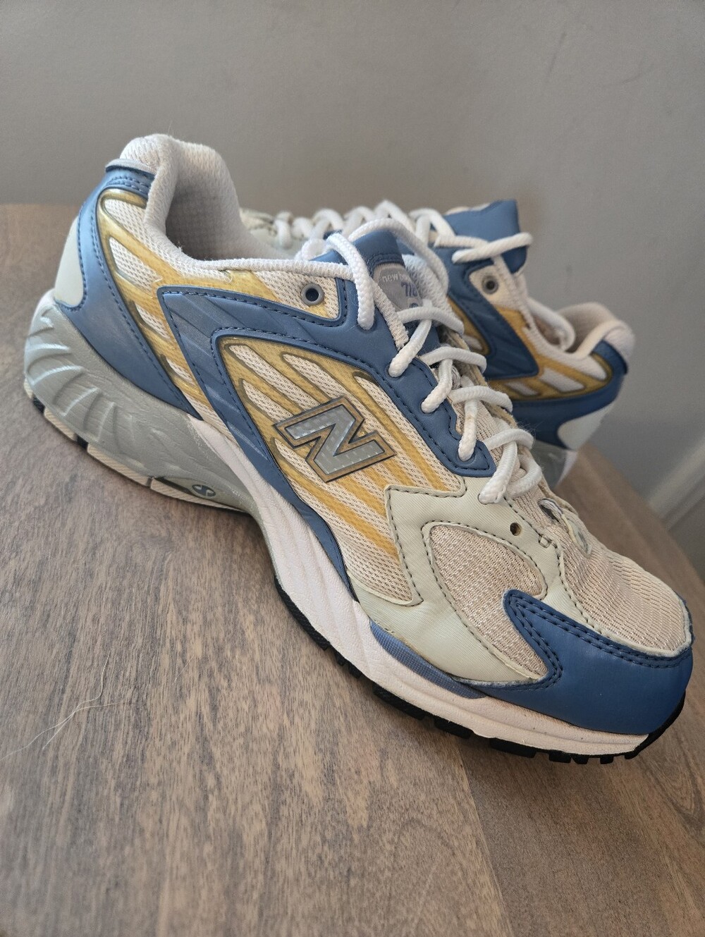 New Balance 718 Women’s Size 9 Running Shoes Blue White Yellow Y2K Sneakers